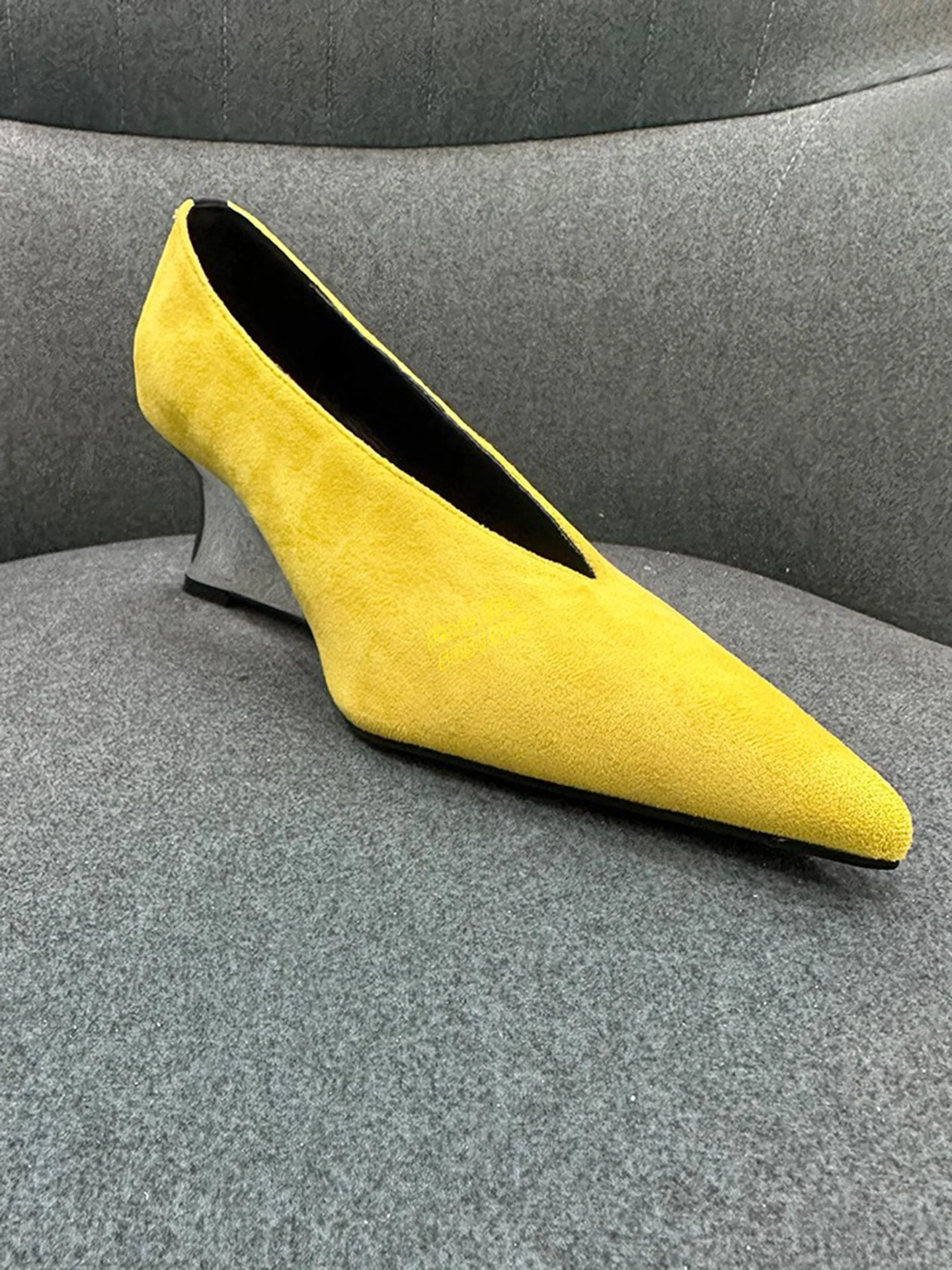 Women'S Shoes Burgundy - Żółte zamszowe wsuwane czółenka na koturnie,