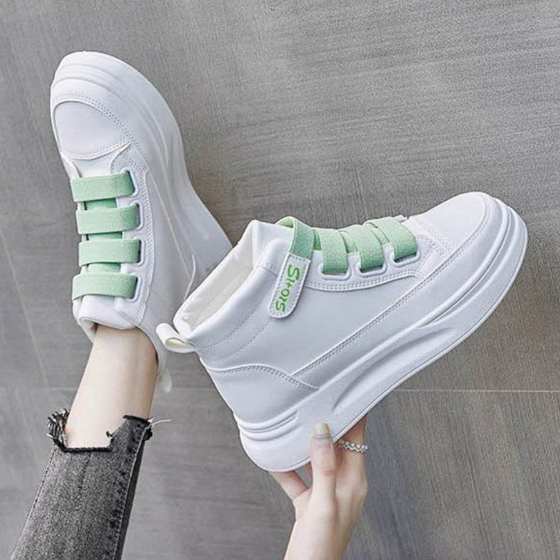 Women Shoes Must Have - Uniwersalne białe sneakersy damskie z wysoką
