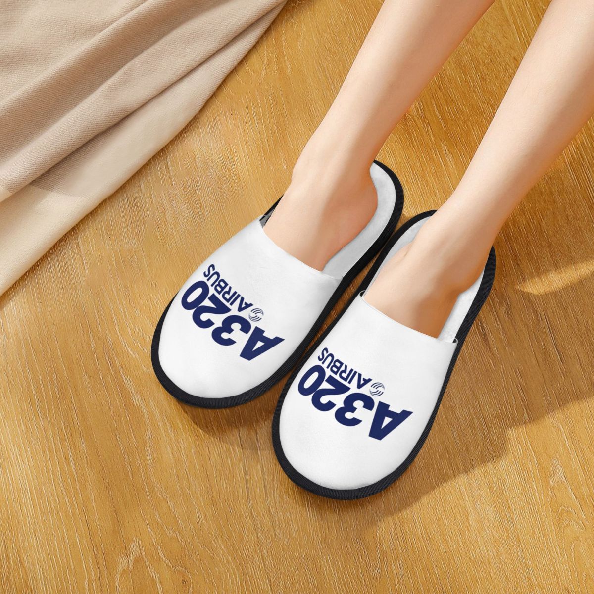 Klapki damskie z logo Airbus A – Women Shoes Logo recenzja i cena